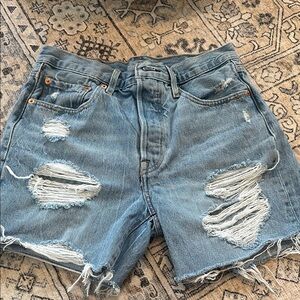 Levi’s 501 mid thigh shorts